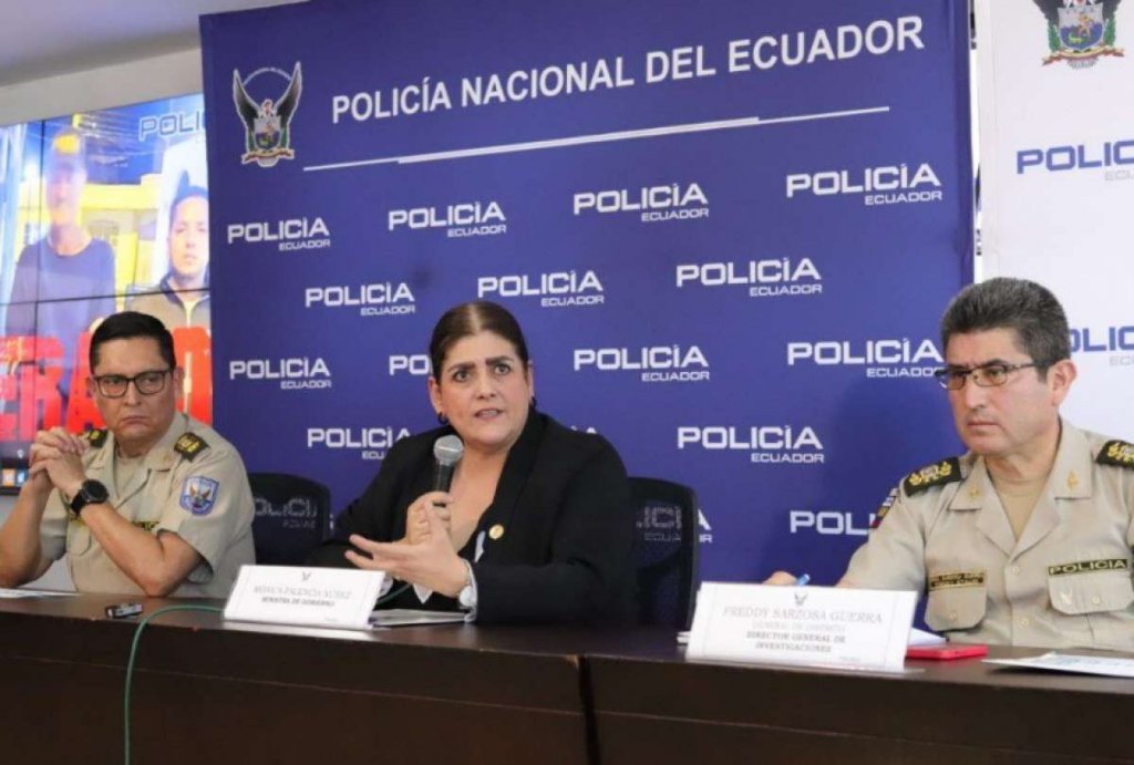 Ministra del Interior de Ecuador: "Estamos en un conflicto armado (...) esta lucha no se podía hacer esperar"