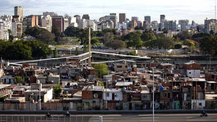 Según un estudio una de cada tres personas de clase media en realidad es pobre