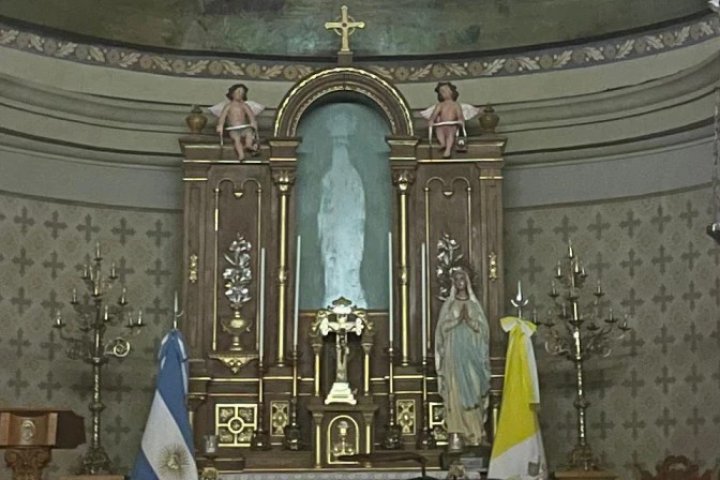 El santuario de la Virgen de Lourdes en Alta Gracia continúa recibiendo fieles año tras año