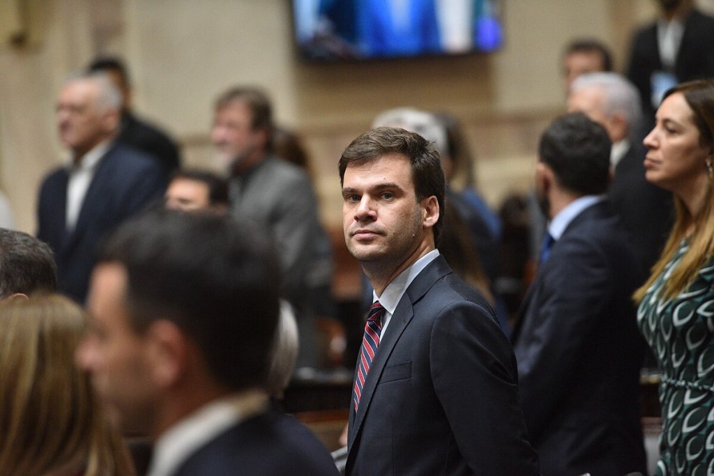 El diputado Juan Manuel López propone privatizar Aerolíneas: “Al haber poca oferta, debido a Aerolíneas, los pasajes se vuelven más caros&quot;