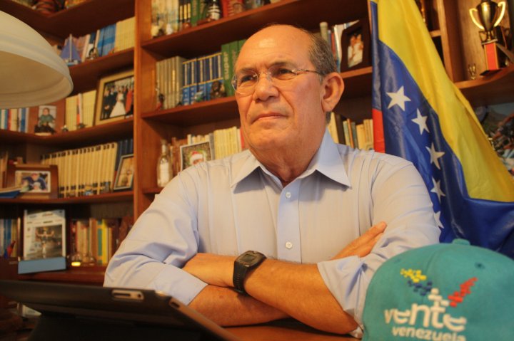 Dirigente venezolano refugiado en la Embajada Argentina: "La posici&oacute;n del presidente Milei es absolutamente valiente"