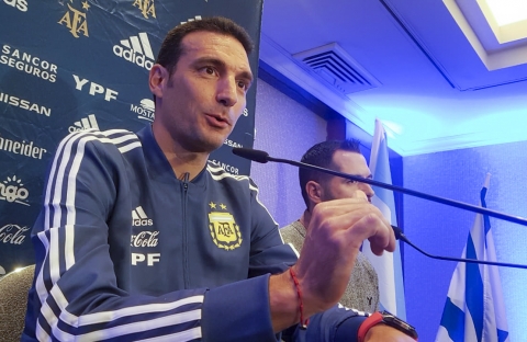 Lionel Scaloni: "A Messi lo vemos contento cuando está con nosotros"