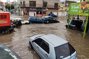 "Bahía Blanca: Nicolas con su moto de agua rescató más personas que el operativo de seguridad"