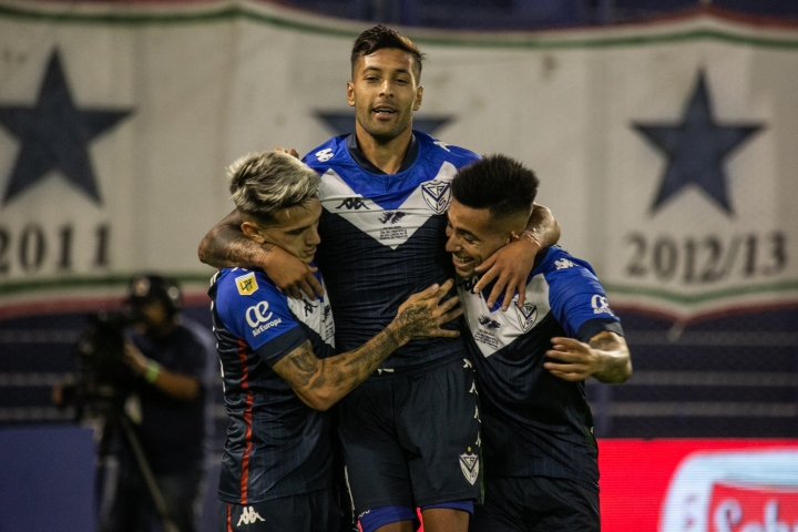 Vélez goleó a Unión y le quitó el invicto