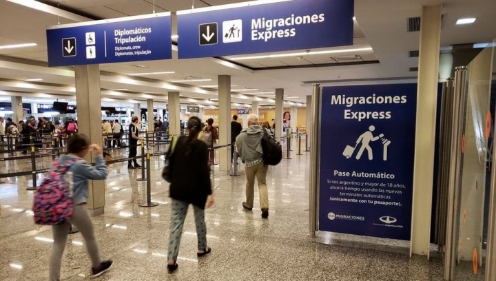 La indignación de una argentina varada en Miami: &quot;Nos están violando el sagrado derecho de la libertad&quot;