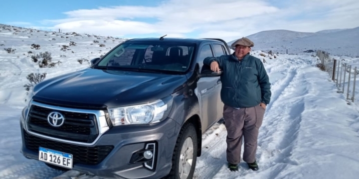 Adrián Giménez, trabaja en la zona de las grandes nevadas: “La mayoría de los animales están tapados por la nieve&quot;