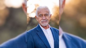 Jorge Elias: "El internet cambió todo: antes había que esperar un año para escuchar un chiste de Landriscina, ahora lo ves en YouTube en el celular."