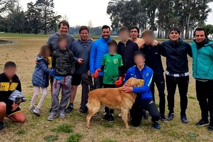 Indignación en Maipú: acusan a Tévez de haber jugado un picado