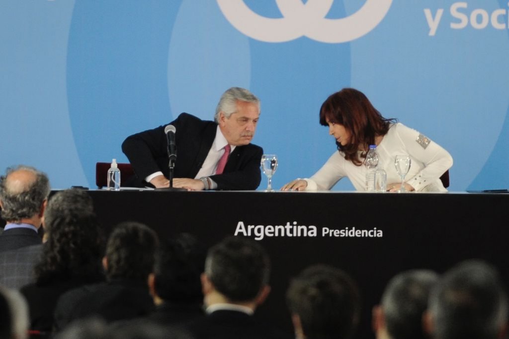 Cristina Kirchner a Alberto Fernández: &quot;Te pido que uses la lapicera con los que tienen que darle cosas al país&quot;