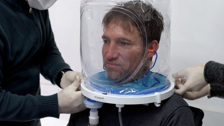 El médico propietario de la empresa que fabrica cascos de ventilación no invasiva: “El casco sería la última instancia antes del respirador”