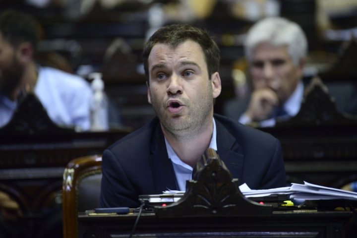 Juan Manuel López: "Cristina es capaz de hacer cualquier cosa cuando de por medio está su libertad"