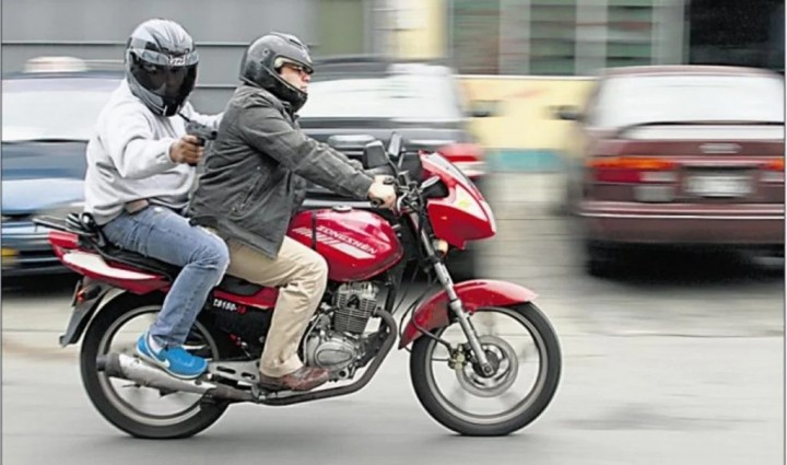 Inseguridad en Merlo: motochorros le robaron a una niña mientras entraba a la escuela