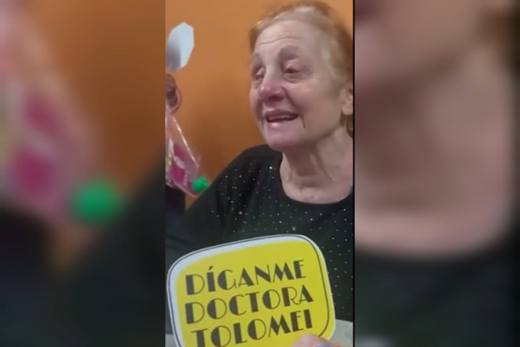 Tiene 74 años, por criar a sus seis hijos había postergado su sueño de estudiar y ahora se acaba de recibir de abogada