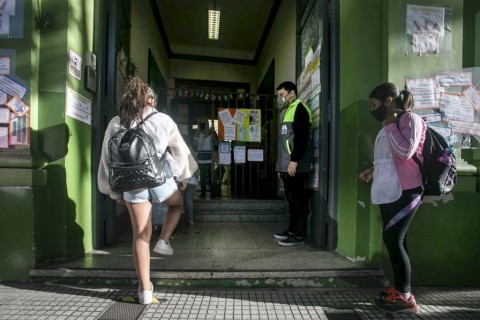 El Gobierno se diferenció de la Ciudad con los protocolos de la vuelta a clases: barbijo obligatorio desde los 6 años