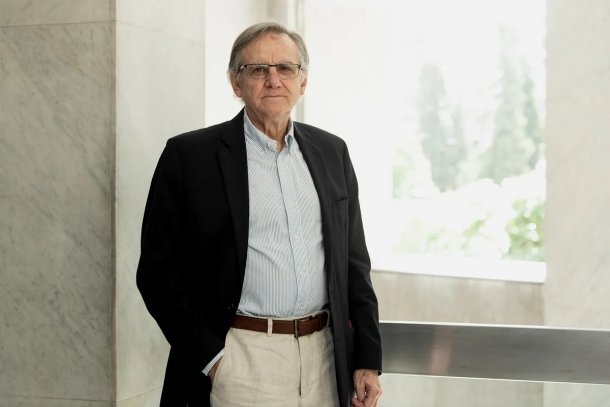 Eduardo López, infectólogo: "Con dos dosis no se está adecuadamente protegido"