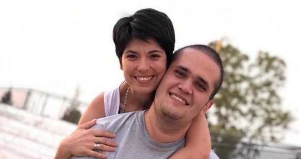Amor de hospital: Ella acompañaba a su papá aislado, él estaba internado, solo cruzaban miradas de habitación a habitación y se enamoraron
