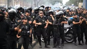 "Los uniformes que nos dio la Provincia es para usar de trapo de piso": la fuerte confesi&oacute;n de un polic&iacute;a de Santa Fe