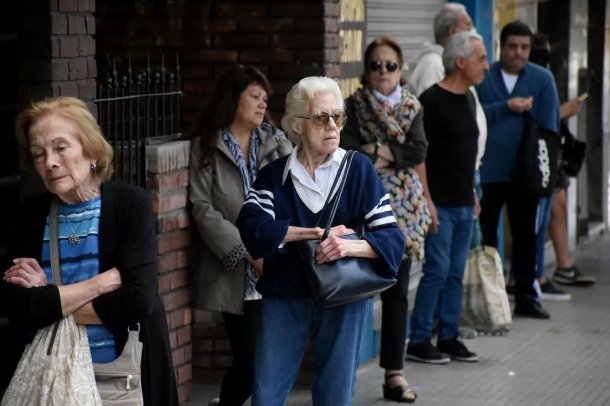 Ajuste a las jubilaciones y la diferencia con la canasta básica