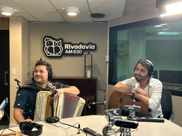 ¡Adolfo Ramírez y Bruno Ortíz nos deleitan con música en el estudio!