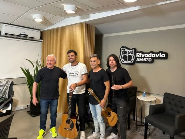 Música en vivo con el Grupo RAPAPAM