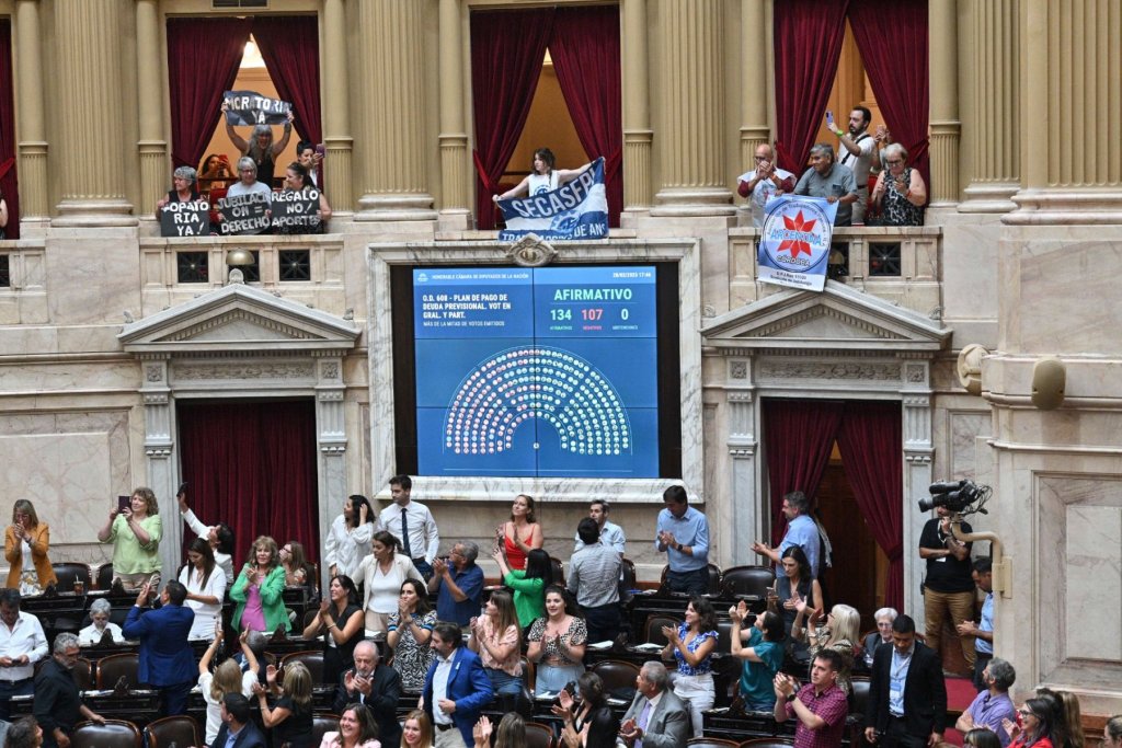 El gobierno aprobó que 800.000 personas cobren jubilación sin tener aportes