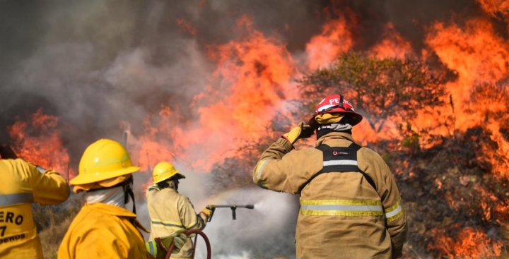 Claudio Vignetta: &quot;Es muy complicado, más de 15 kilómetros de montaña prendidos fuego&quot;