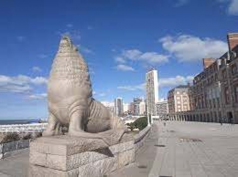 En Pinamar y Mar del Plata coinciden: "Buena o mala, pero habrá temporada de verano"