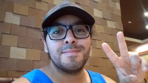 Es encargado de un edificio y limpia casas para llegar a fin de mes: “Me gusta mi trabajo, disfruto limpiar”