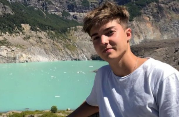 El joven que fabrica herramientas que ya casi no existen y apuesta por el país