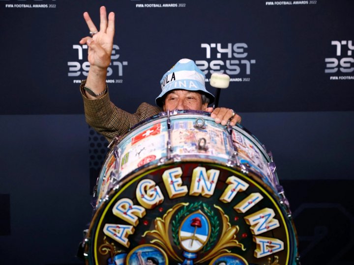 La emoción del Tula Pascual tras ganar el premio The Best por la mejor hinchada argentina