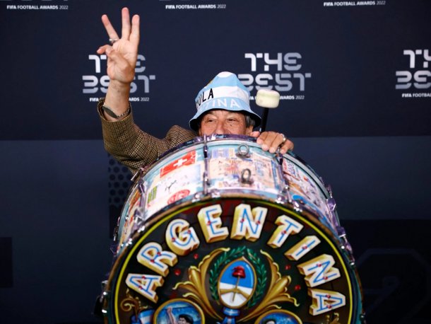 La emoción del Tula Pascual tras ganar el premio The Best por la mejor hinchada argentina