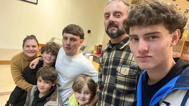 Una familia argentina evitó el cierre de un bar de jubilados en un pueblito español