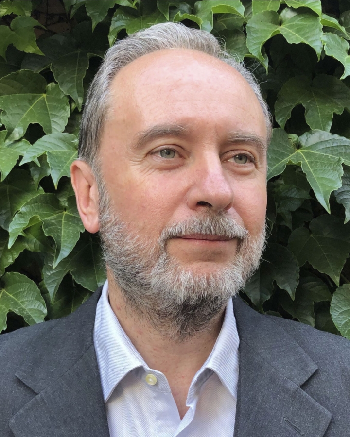 Guillermo Devereaux: "Hay una nube de instituciones o personas que afectan al negocio o son afectadas por éste"