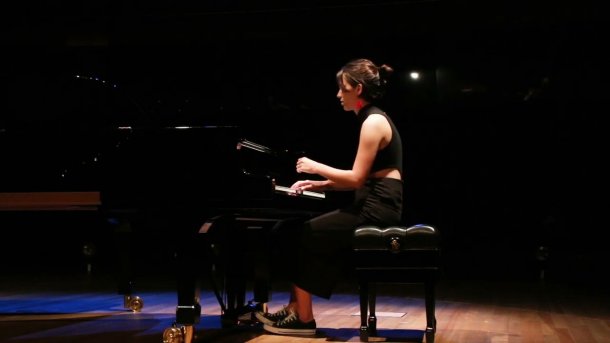 El "En Argentina Nací" más nacional: Mila Bozikovic hizo la versión tango