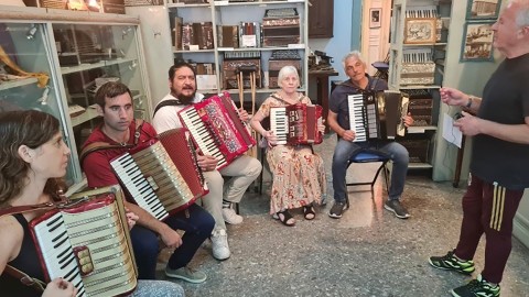 Aida Anconetani: "Los acordeones acompañaron la música del litoral desde sus comienzos"