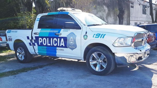 Bernal: Arrojaron al río una camioneta de policía con una oficial adentro