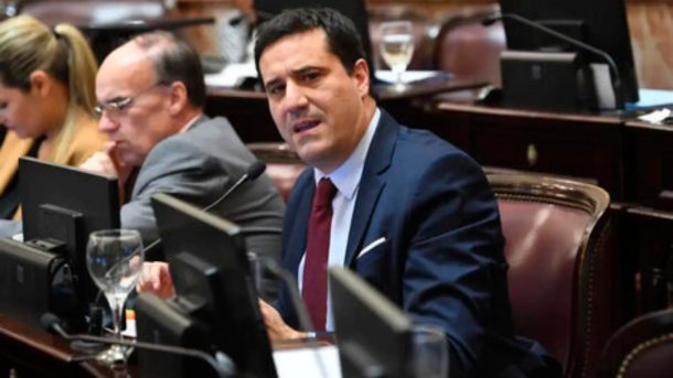 Maximiliano Abad: "Argentina eligió al presidente para 4 años, y tiene que terminar su mandato"
