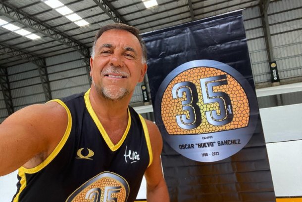 Oscar "Huevo" Sánchez: "Manu me comentó que quería llenarse la mano de anillos"