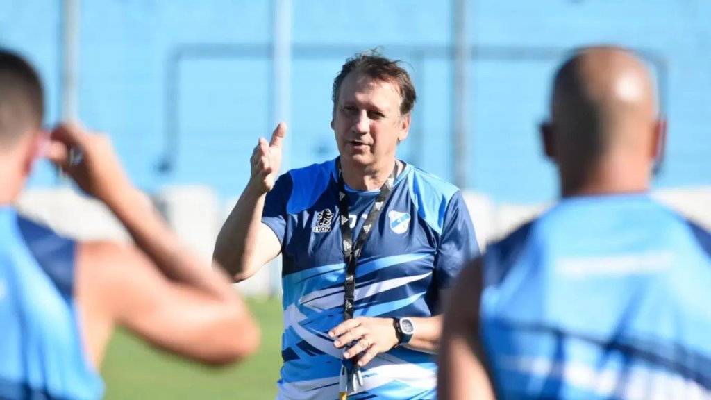 Walter Perazzo: "En los penales nos sobraba euforia, a mis jugadores solo les dije que no duden"