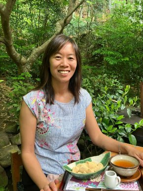 Es británica, tiene ascendencia de Hong Kong y organiza el "Camino del Té" en Córdoba