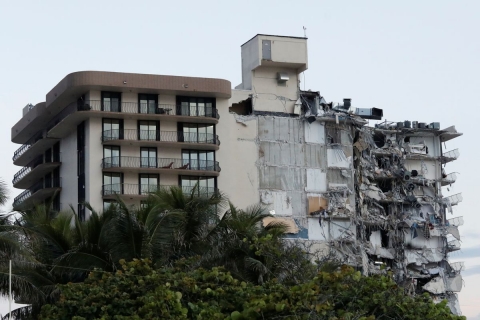 El testimonio del dueño del departamento donde estaban los argentinos desaparecidos tras el derrumbe en Miami: "Espero que si están entre los escombros sigan con vida"
