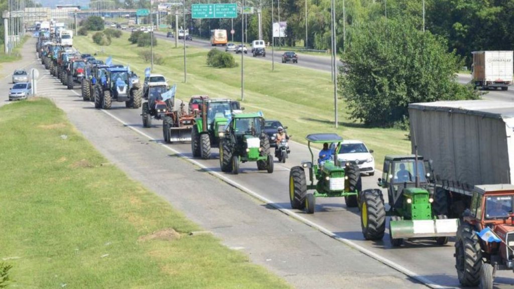 La contundente respuesta a los dichos de Aníbal Fernández por el tractorazo: “Quizá le molesten porque no tienen baúl”