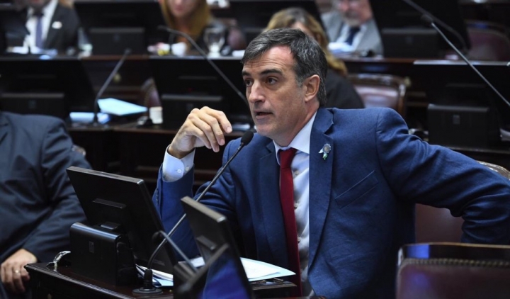 Esteban Bullrich: "Hay que aislar al virus y no a la gente"