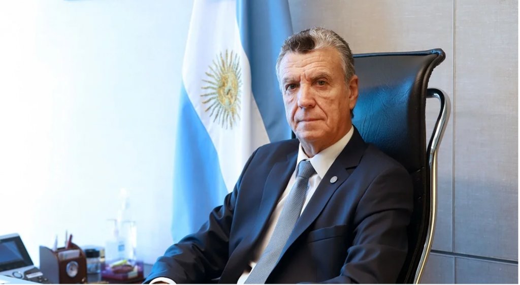 Mario Grinman, presidente de la Cámara de Comercio: &quot;No hay que hacer la demagogia de tirar platita desde el helicóptero&quot;