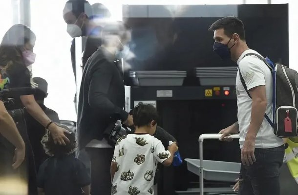 Tomas Topelberg, periodista especializado en Barcelona: “Hoy está cumpliendo años el papá de Messi, no sé si las 15 valijas serán regalos, es una mudanza”