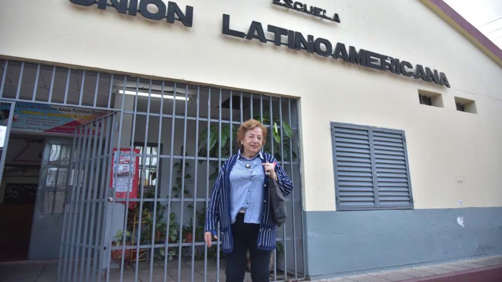 Dorita arranco el secundario a los 74 años y hoy es escolta de la bandera. Sus compañeros tienen la edad de sus nietos