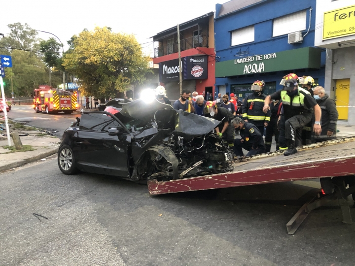 Iban tomando alcohol y chocaron a 150 km/h: dos muertos y tres heridos graves