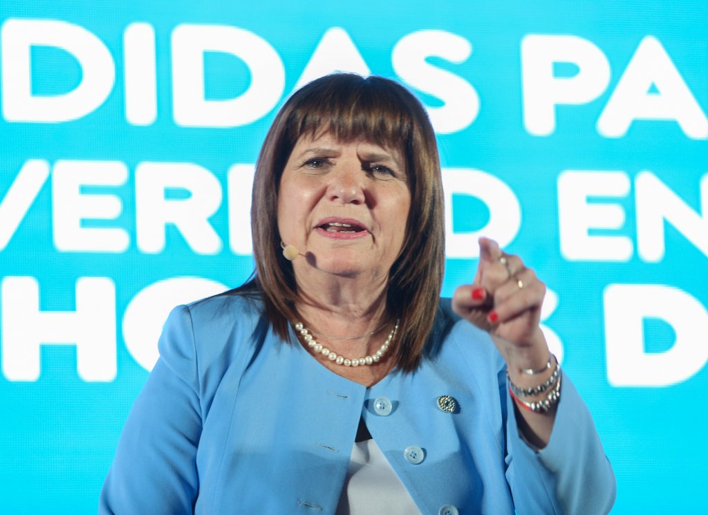 Patricia Bullrich cruzó a Milei: &quot;Si tu Secretario de Trabajo va a ser Barrionuevo, la casta la tenés adentro&quot;