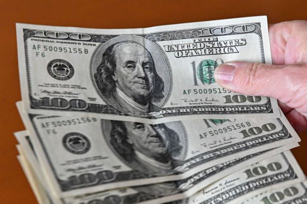 ¿Por qué sube el dólar hasta récords históricos?