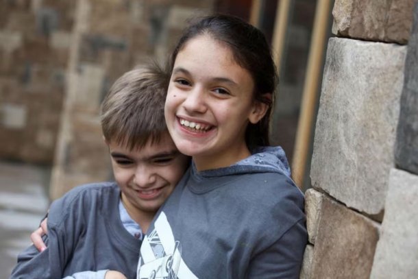 Giuliana y Facundo son hermanos y tienen la enfermedad neurodegenerativa de Tay Sachs: “Intentamos no pensar para no volvernos locos"